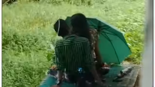 ထီးလေးကွယ်ပြီးလိုးတဲ့ ချောင်းရိုက်