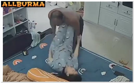 ထိပ်ကပြောင်နေပြီ ဆော် အမိုက်စားလေးကို ခိုးစားတာ